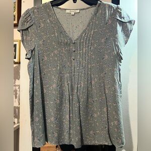 BLOUSE. Short flutter sleeved blouse. Size small.